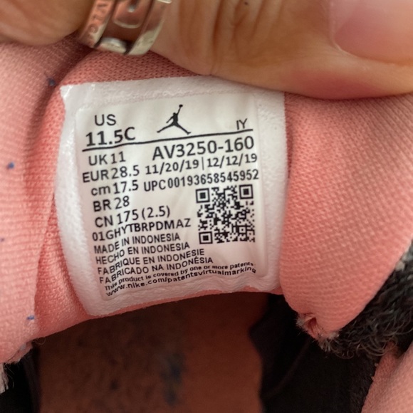 Jordan sneakers size 11.5 - Picture 4 of 4